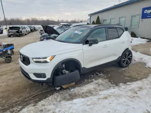 2020 VOLVO XC40
