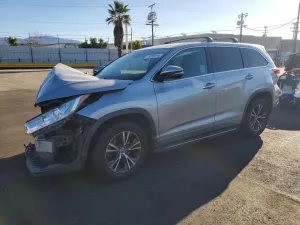 2017 TOYOTA HIGHLANDER