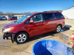2011 TOYOTA SIENNA