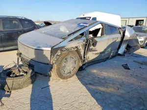 2025 TESLA CYBERTRUCK