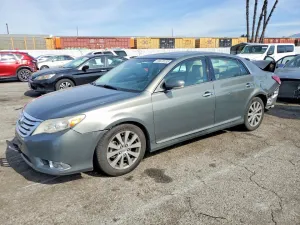 2012 TOYOTA AVALON