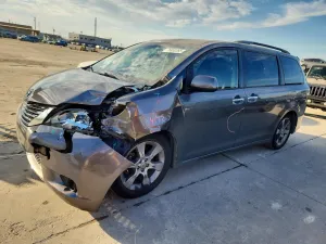 2014 TOYOTA SIENNA