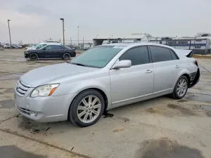 2005 TOYOTA AVALON