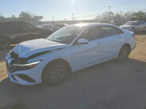 2024 HYUNDAI ELANTRA