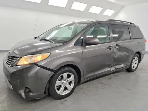 2012 TOYOTA SIENNA