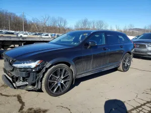 2017 VOLVO V90
