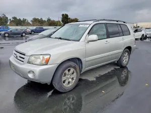 2004 TOYOTA HIGHLANDER