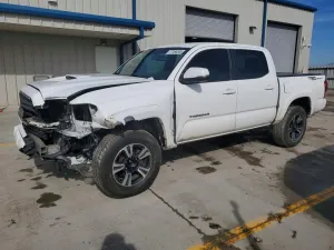 2017 TOYOTA TACOMA