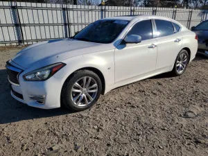 2015 INFINITI Q70
