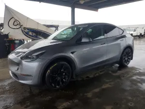2025 TESLA MODEL Y