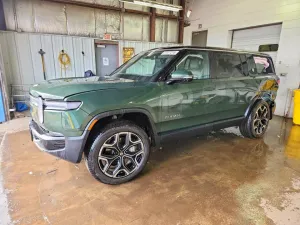 2025 RIVIAN R1S