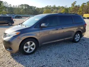 2012 TOYOTA SIENNA