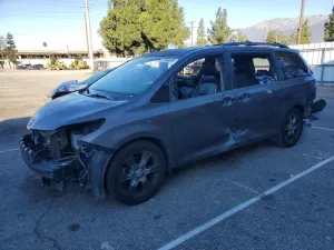 2015 TOYOTA SIENNA