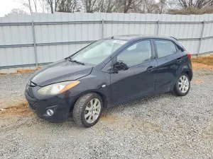 2013 MAZDA 2