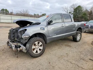 2017 NISSAN TITAN