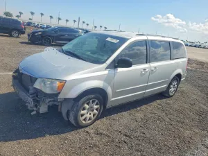 2010 CHRYSLER TOWN & COUNTRY