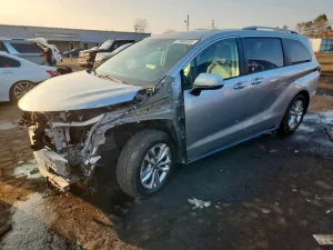 2023 TOYOTA SIENNA