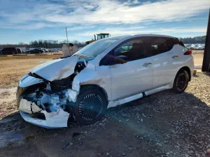2023 NISSAN LEAF