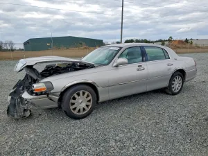 2011 LINCOLN TOWNCAR