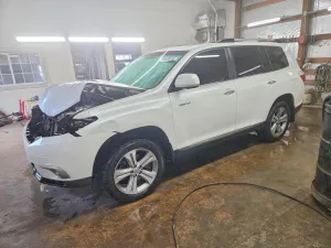 2011 TOYOTA HIGHLANDER