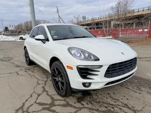 2016 PORSCHE MACAN
