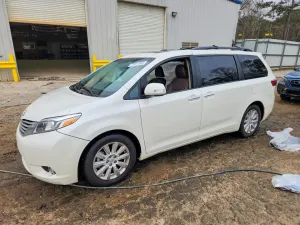 2017 TOYOTA SIENNA
