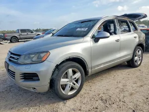 2011 VOLKSWAGEN TOUAREG