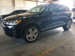 2014 VOLKSWAGEN TOUAREG