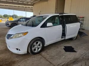 2012 TOYOTA SIENNA