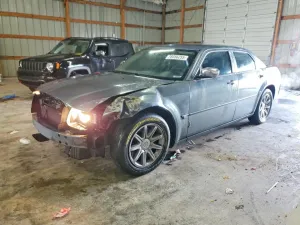 2005 CHRYSLER 300