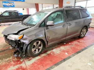 2015 TOYOTA SIENNA