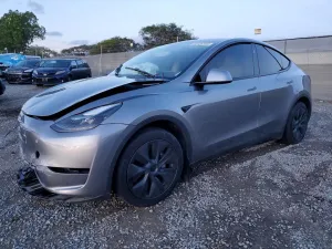 2025 TESLA MODEL Y