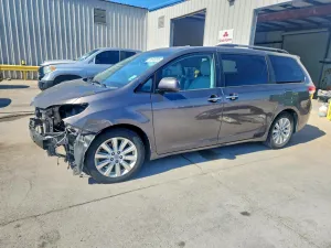 2012 TOYOTA SIENNA