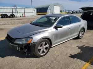 2013 VOLKSWAGEN PASSAT