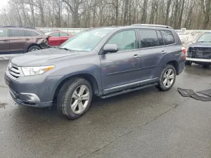 2013 TOYOTA HIGHLANDER