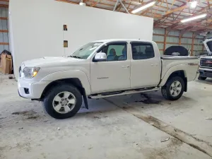 2015 TOYOTA TACOMA