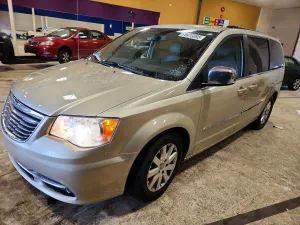 2011 CHRYSLER MINIVAN