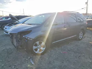 2014 TOYOTA SIENNA