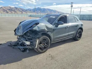 2020 PORSCHE MACAN