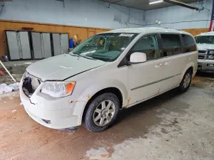 2010 CHRYSLER MINIVAN