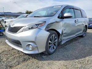 2017 TOYOTA SIENNA