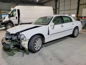 2011 LINCOLN TOWNHOUSE TOWNCAR