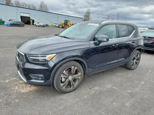 2021 VOLVO XC40
