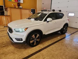 2021 VOLVO XC40