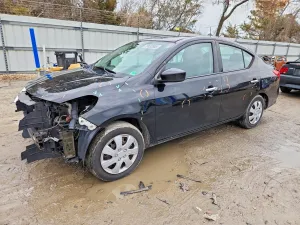 2015 NISSAN VERSA