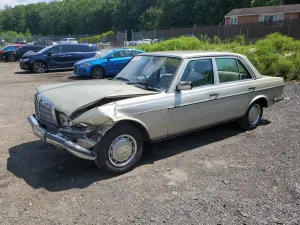 MERCEDES BENZ 240-CLASS