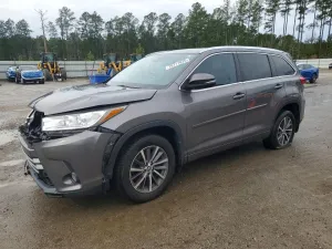 2017 TOYOTA HIGHLANDER