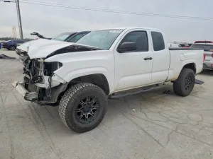 2017 TOYOTA TACOMA SR