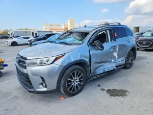 2017 TOYOTA HIGHLANDER