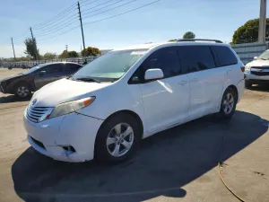 2017 TOYOTA SIENNA